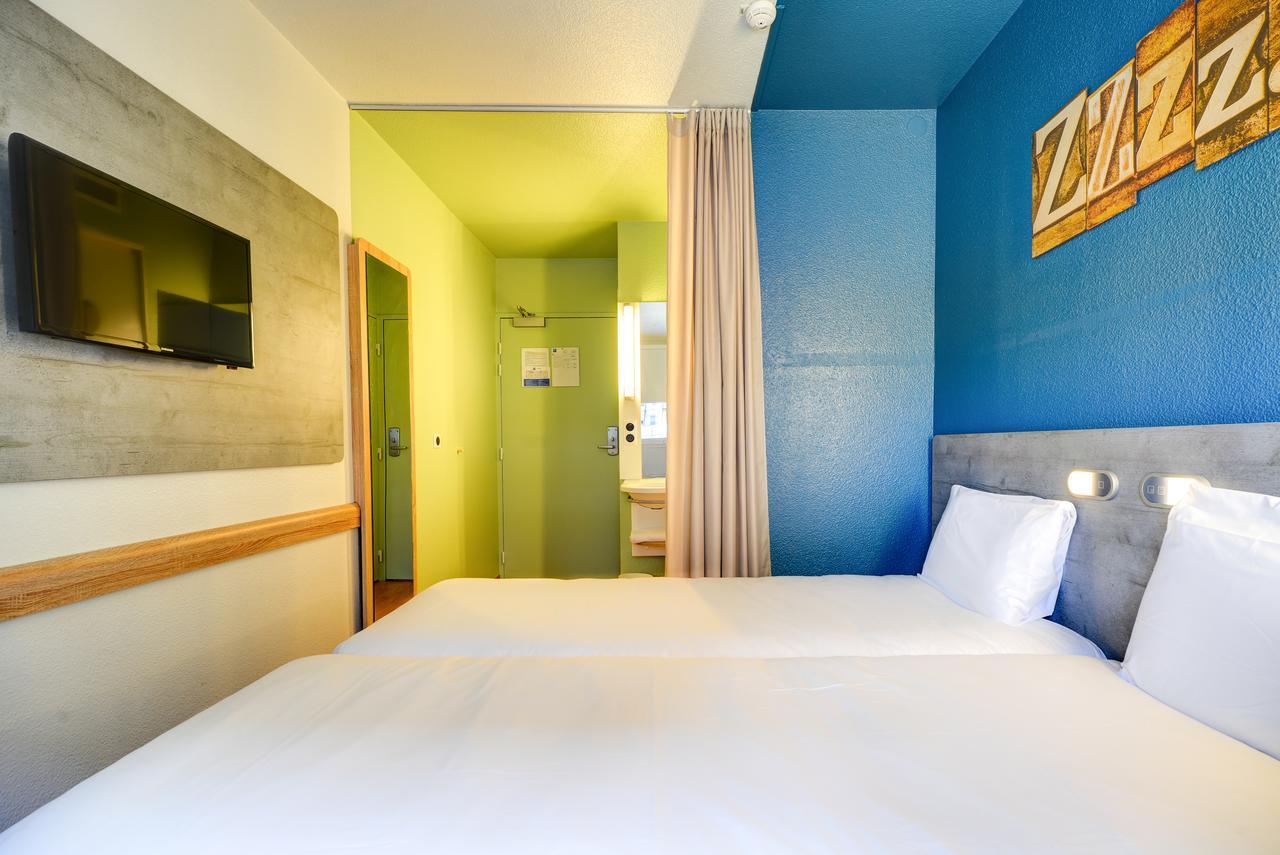 Ibis Budget Rueil Malmaison Экстерьер фото