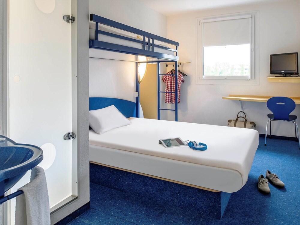 Ibis Budget Rueil Malmaison Экстерьер фото