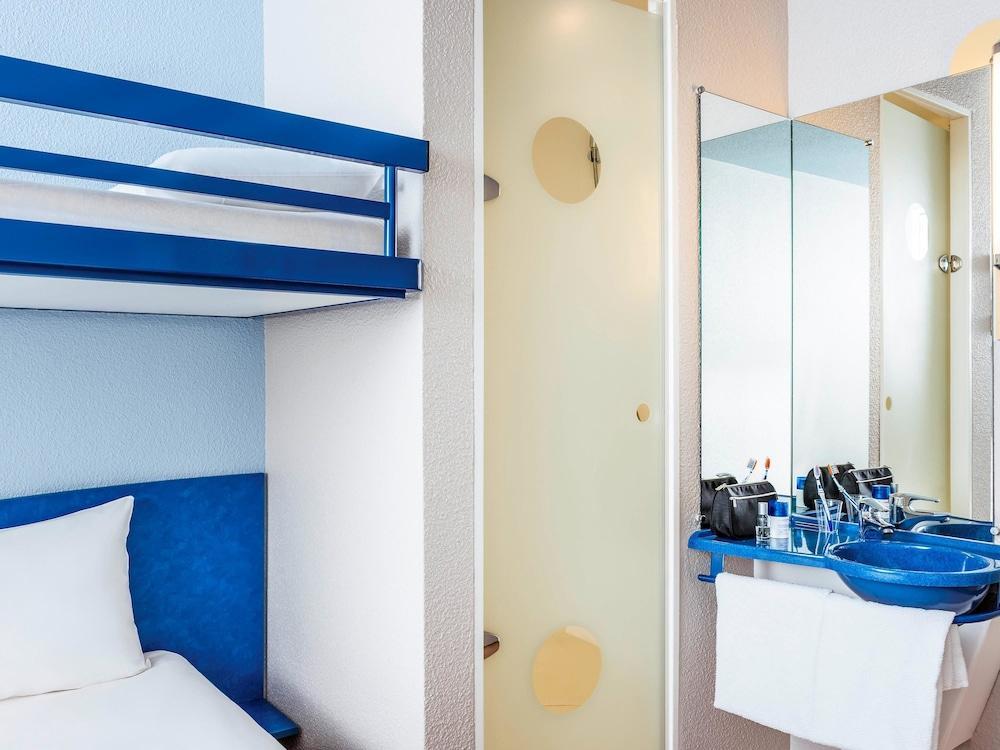 Ibis Budget Rueil Malmaison Экстерьер фото